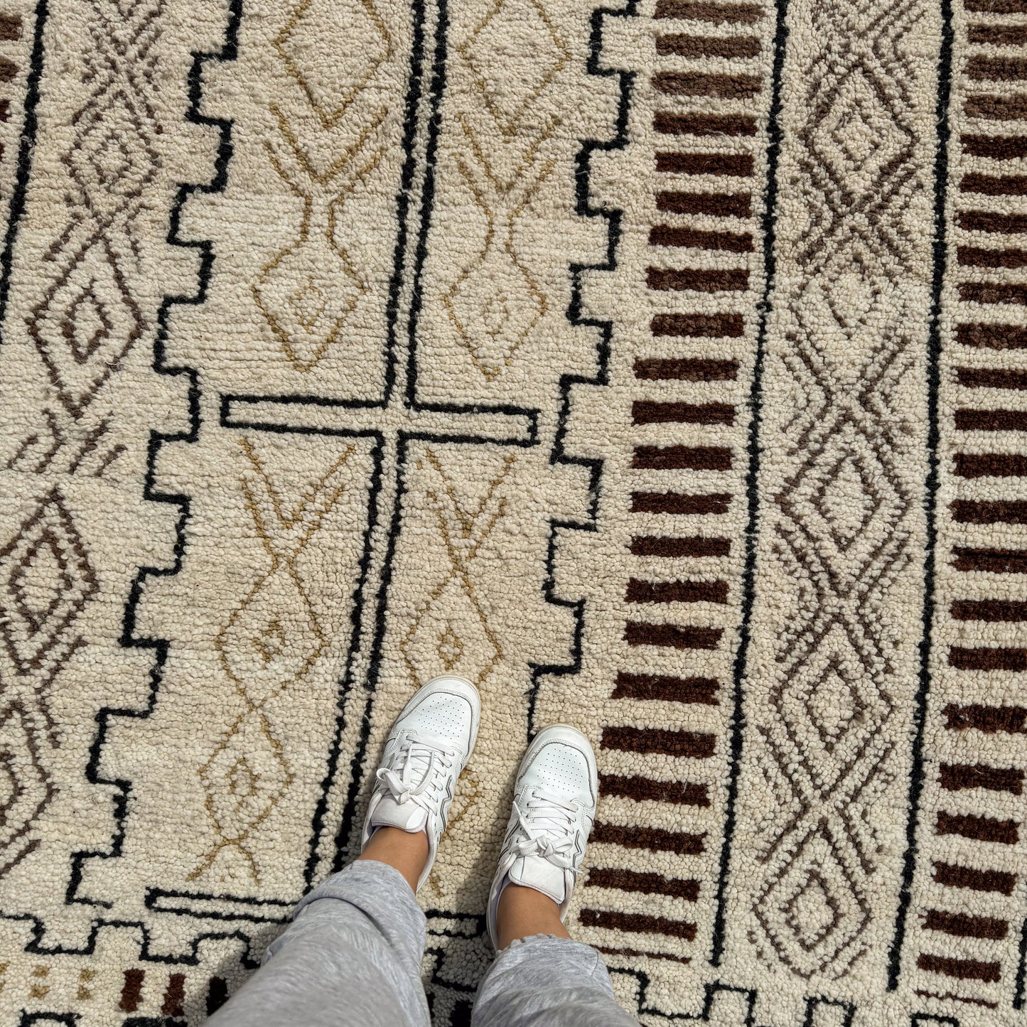 White Azilal Rug – Handmade Moroccan Wool Carpet with Traditional Berber Patterns