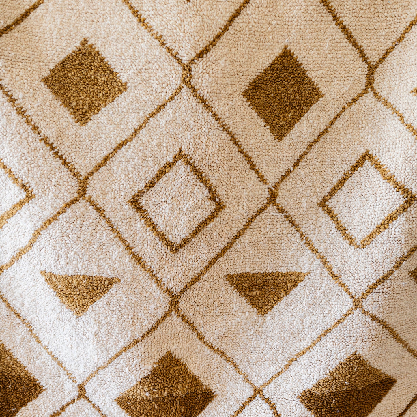Yellow and White Azilal Rug – Handmade Moroccan Wool Carpet with Berber Design