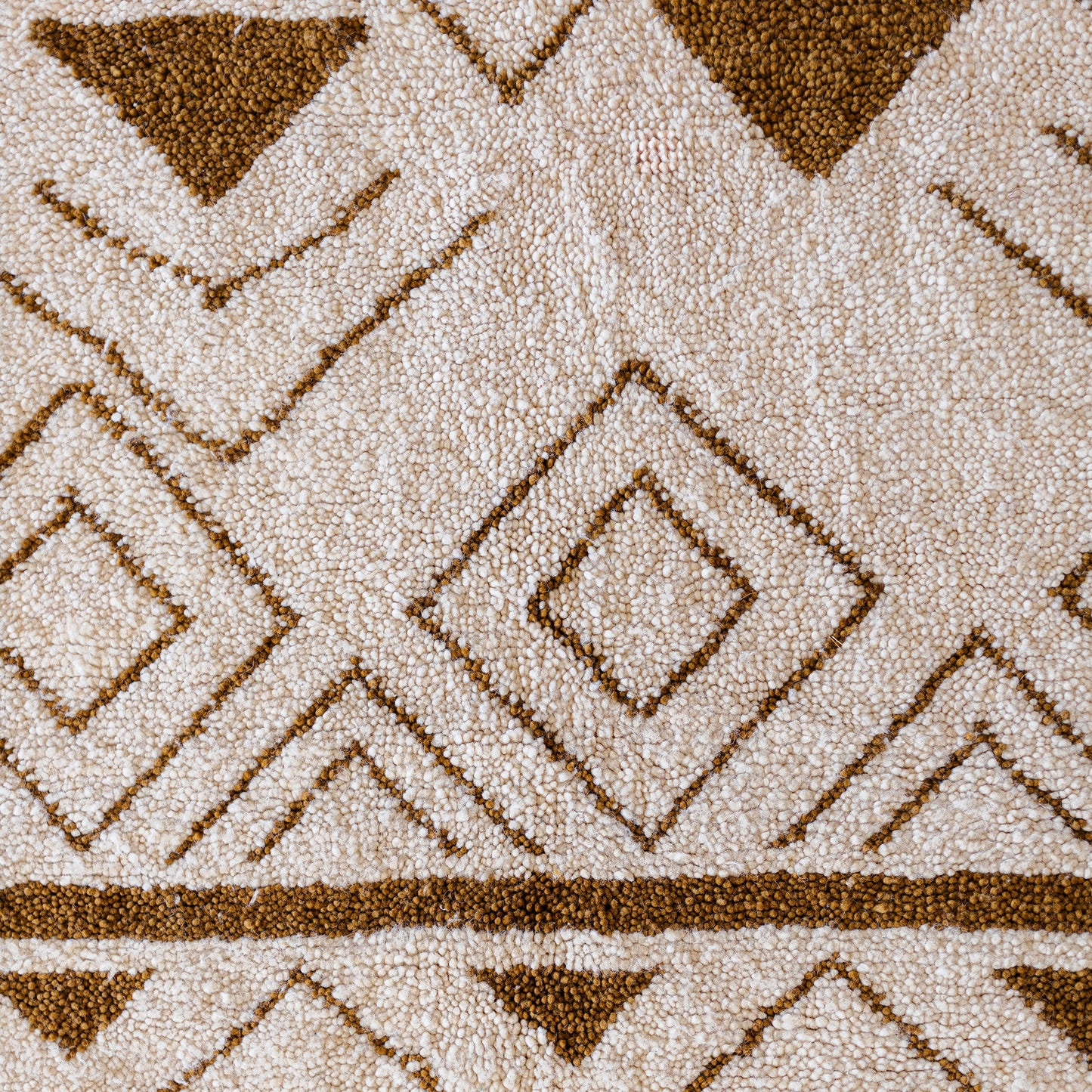 Yellow and White Azilal Rug – Handmade Moroccan Wool Carpet with Berber Design