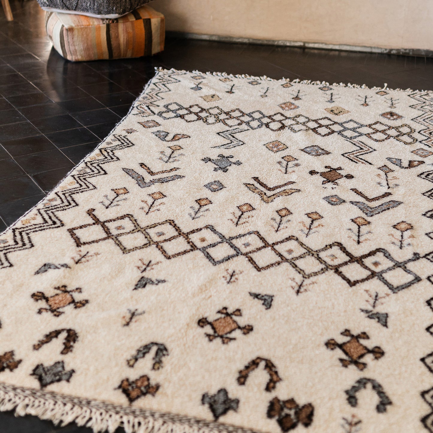 White Azilal Rug – Handmade Moroccan Wool Carpet with Berber Symbols