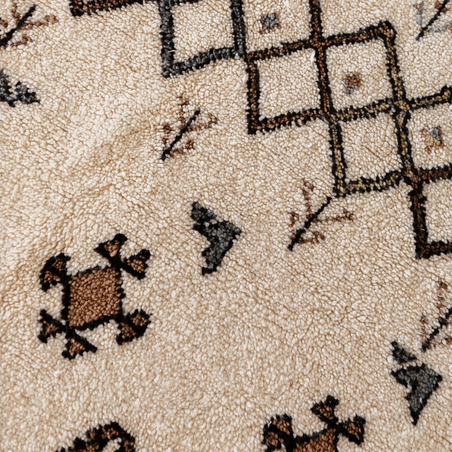 White Azilal Rug – Handmade Moroccan Wool Carpet with Berber Symbols