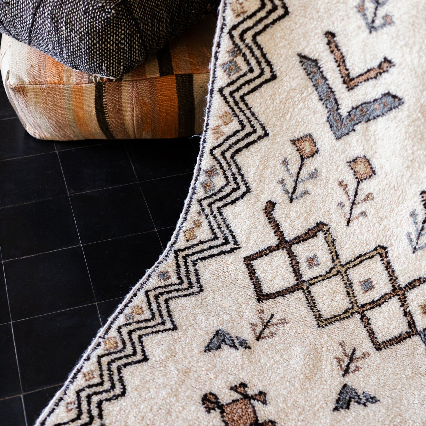 White Azilal Rug – Handmade Moroccan Wool Carpet with Berber Symbols
