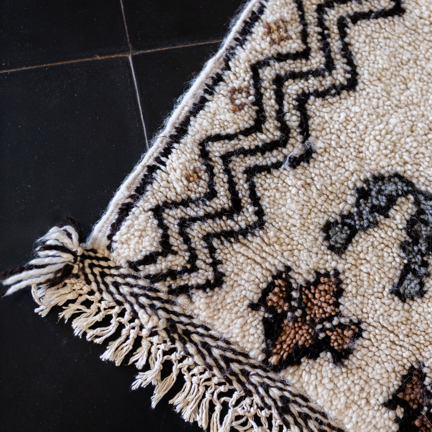 White Azilal Rug – Handmade Moroccan Wool Carpet with Berber Symbols