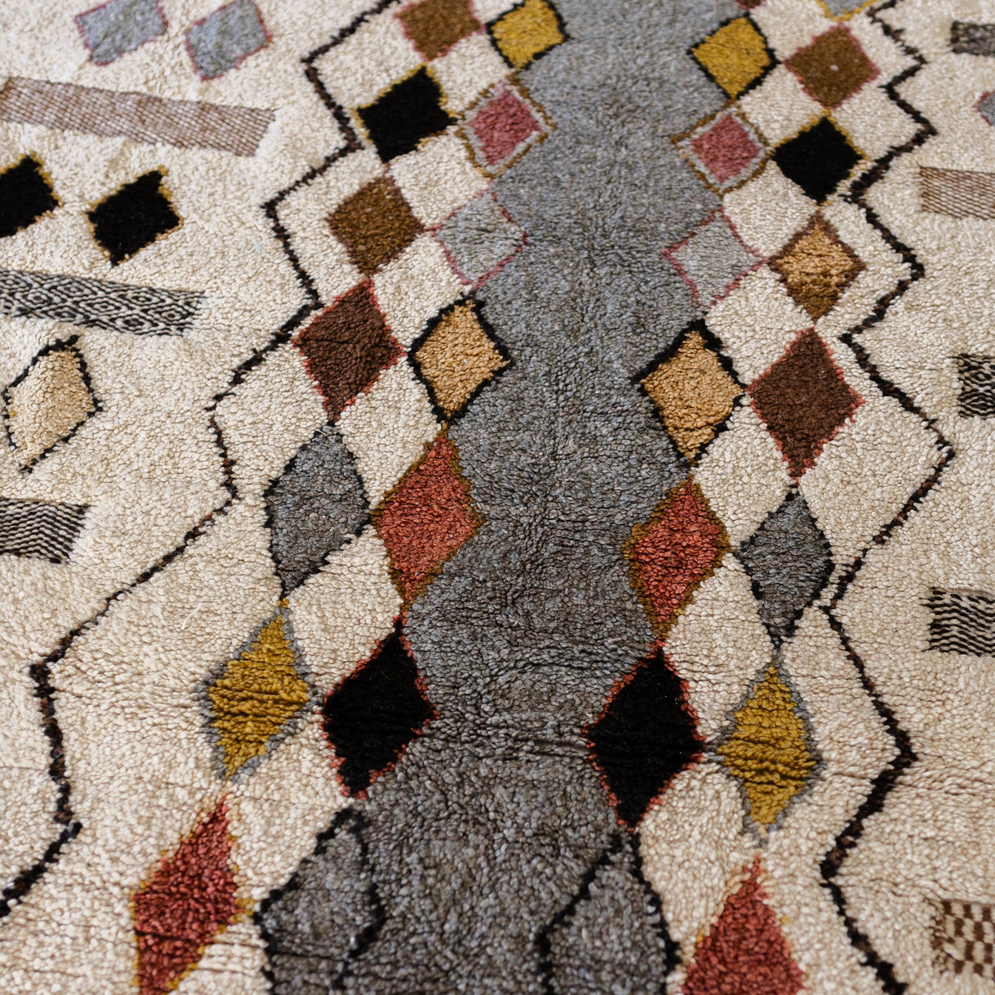 White Azilal Rug – Handmade Moroccan Wool Carpet with Multicolored Diamond Patterns
