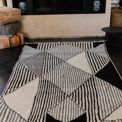 Black and White Azilal Rug – Handmade Moroccan Wool Carpet with Minimal Berber Design