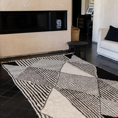 Black and White Azilal Rug – Handmade Moroccan Wool Carpet with Minimal Berber Design