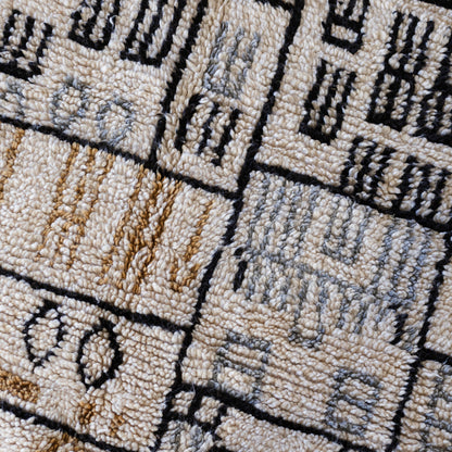 White Azilal Rug – Handmade Moroccan Wool Carpet for Elegant Interiors
